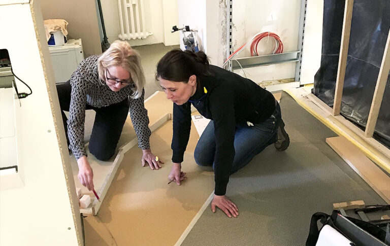 Frau Meinhardt bei der Arbeit
